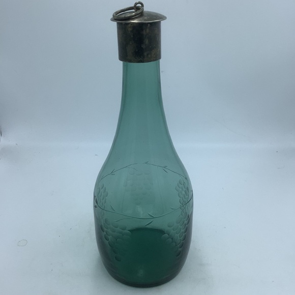 Etched Green Glass Decanter with Three Footed Cups - Picture 2 of 7